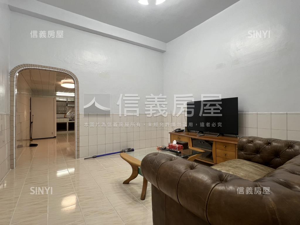 近文化中心靜巷透天屋況佳房屋室內格局與周邊環境