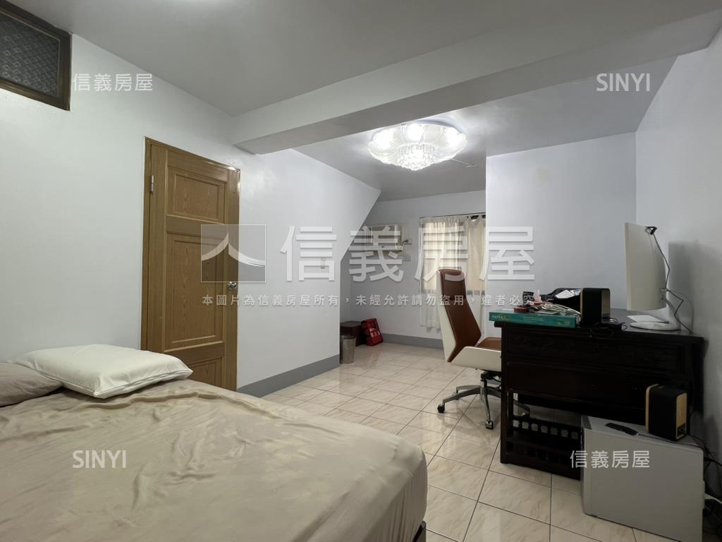 近文化中心靜巷透天屋況佳房屋室內格局與周邊環境