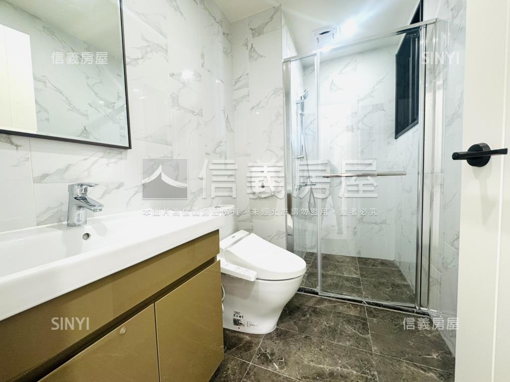 精裝精銳闊超美兩房平車房屋室內格局與周邊環境