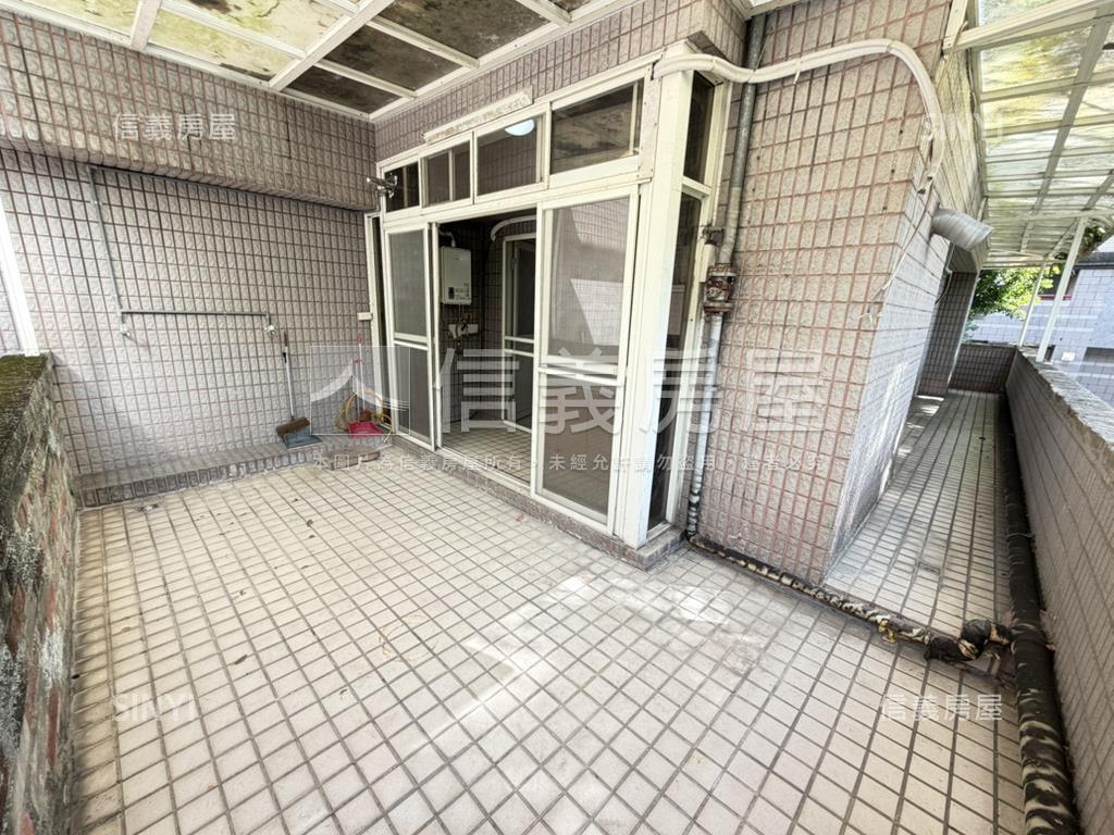 近捷運電梯二房附平面車位房屋室內格局與周邊環境