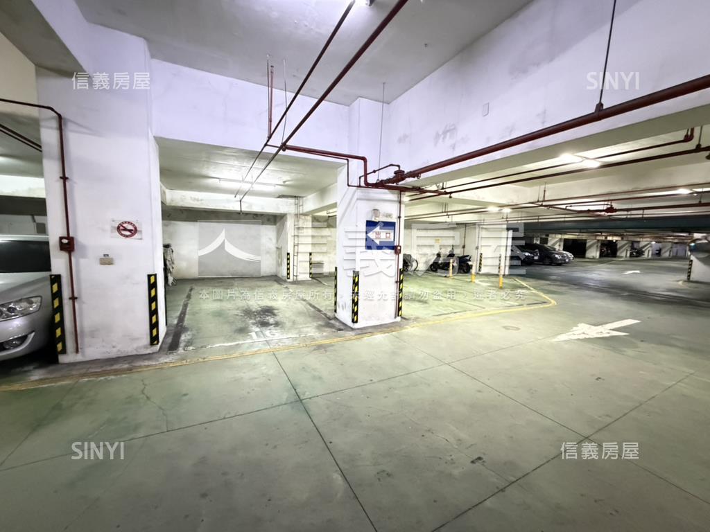 近捷運電梯二房附平面車位房屋室內格局與周邊環境