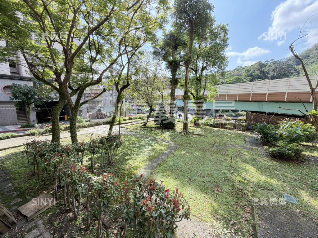 近捷運電梯二房附平面車位房屋室內格局與周邊環境