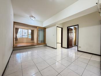 近捷運電梯二房附平面車位