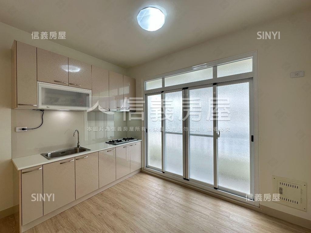 近楠梓加工區日月光美四房房屋室內格局與周邊環境