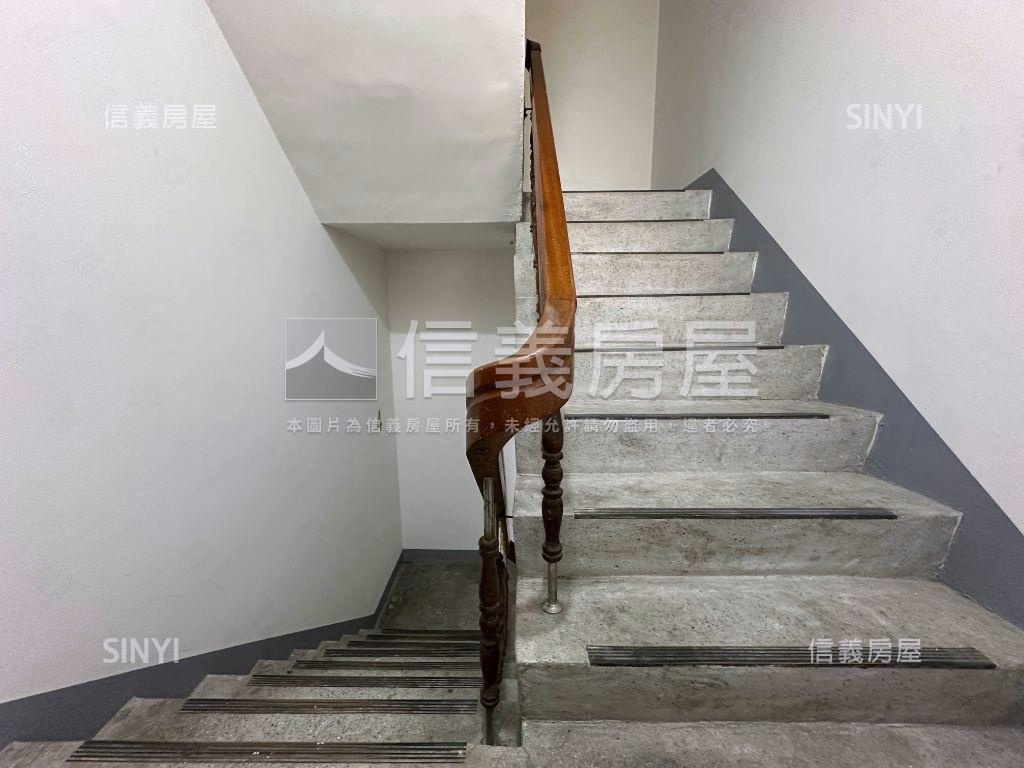 近楠梓加工區日月光美四房房屋室內格局與周邊環境