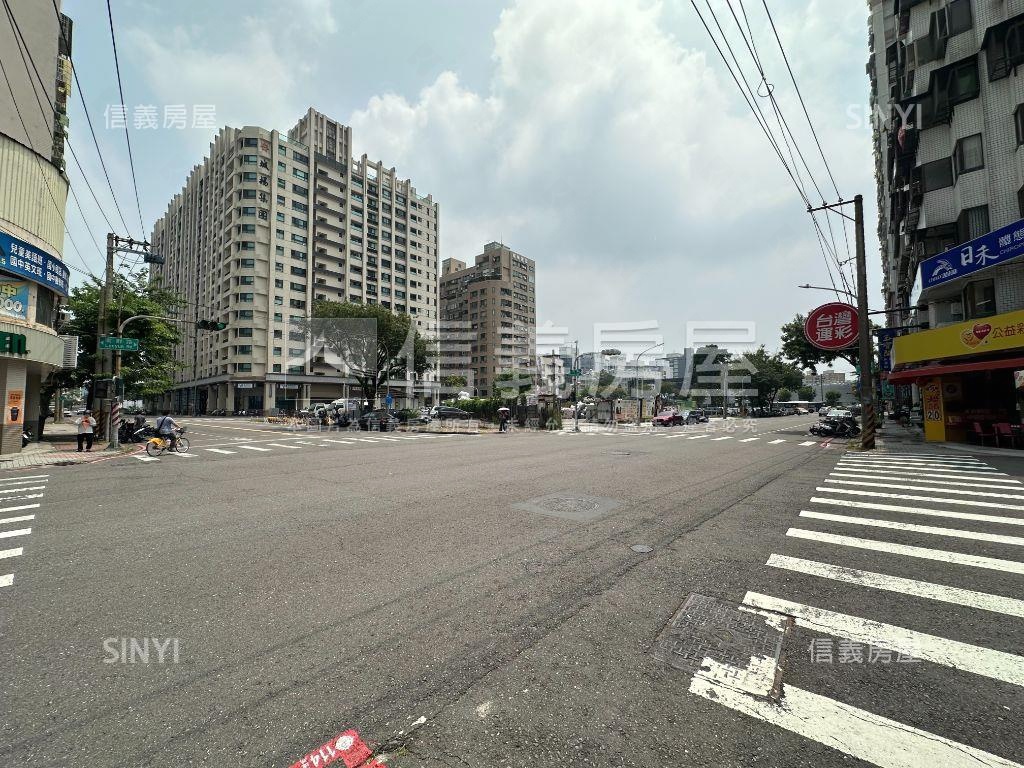 近楠梓加工區日月光美四房房屋室內格局與周邊環境