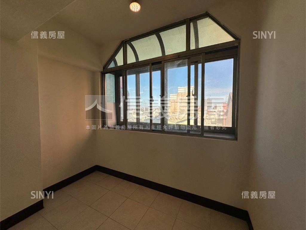 近園區培英建華三房車位房屋室內格局與周邊環境