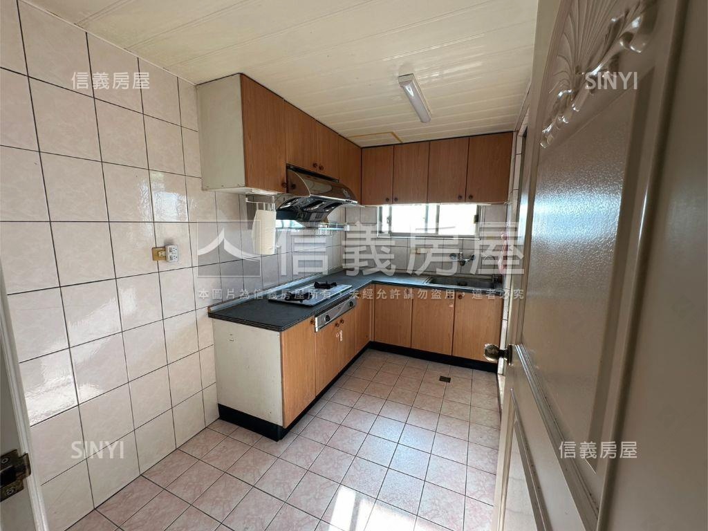 近園區培英建華三房車位房屋室內格局與周邊環境