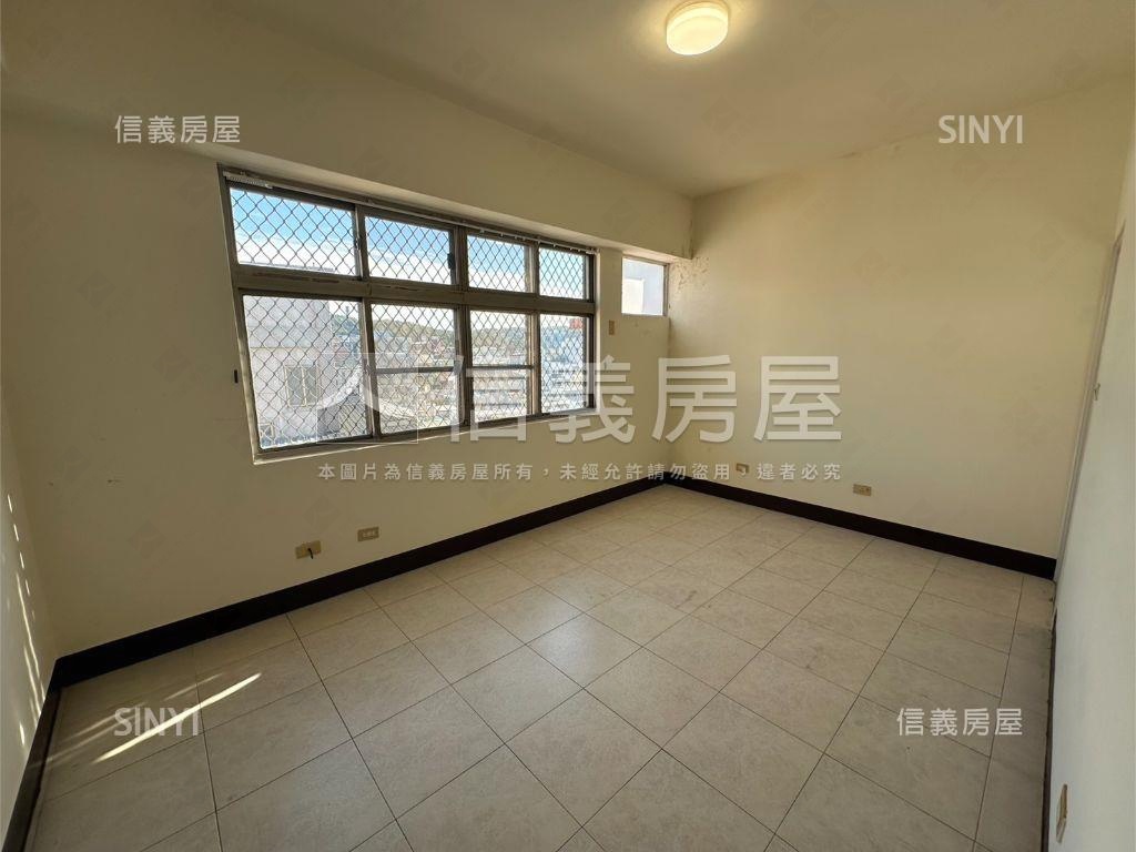 近園區培英建華三房車位房屋室內格局與周邊環境