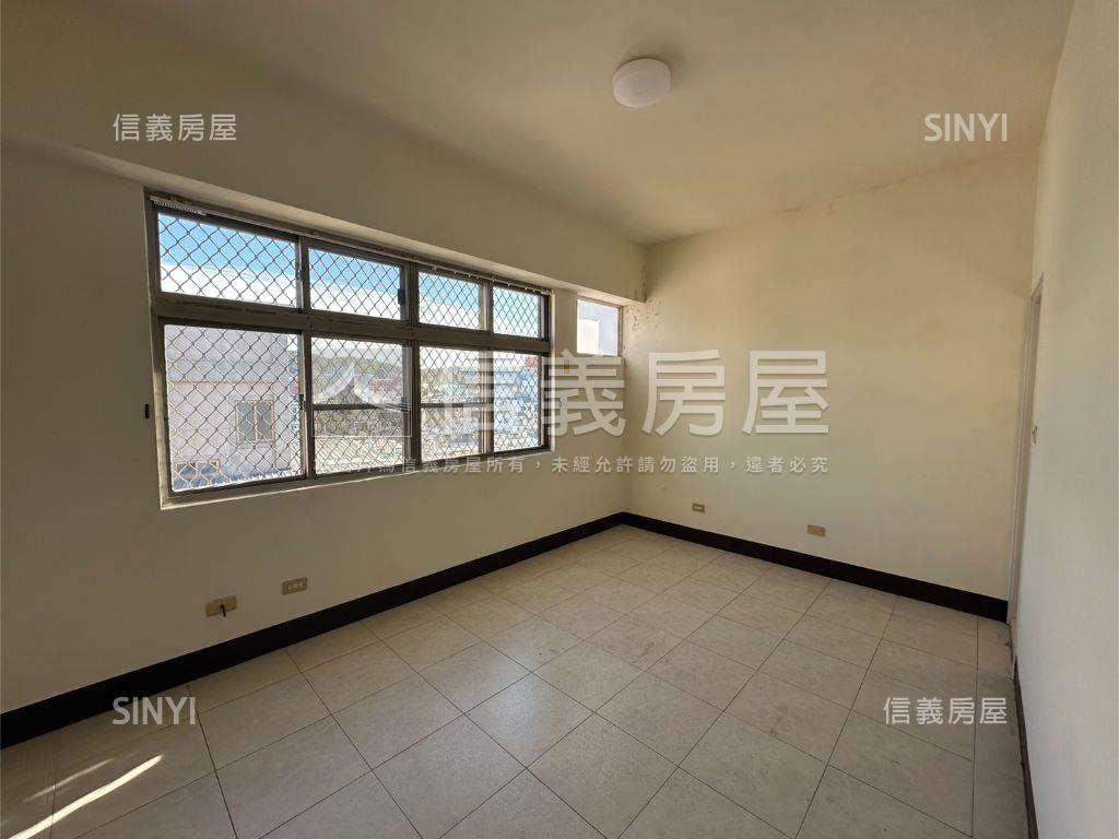 近園區培英建華三房車位房屋室內格局與周邊環境