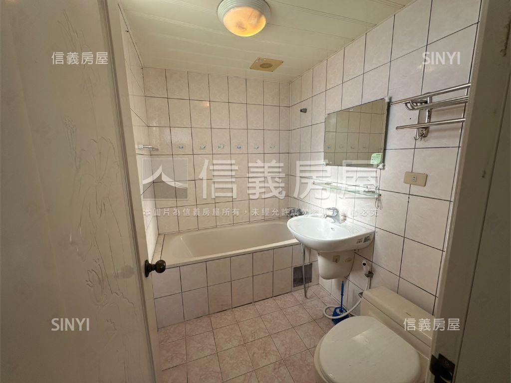 近園區培英建華三房車位房屋室內格局與周邊環境