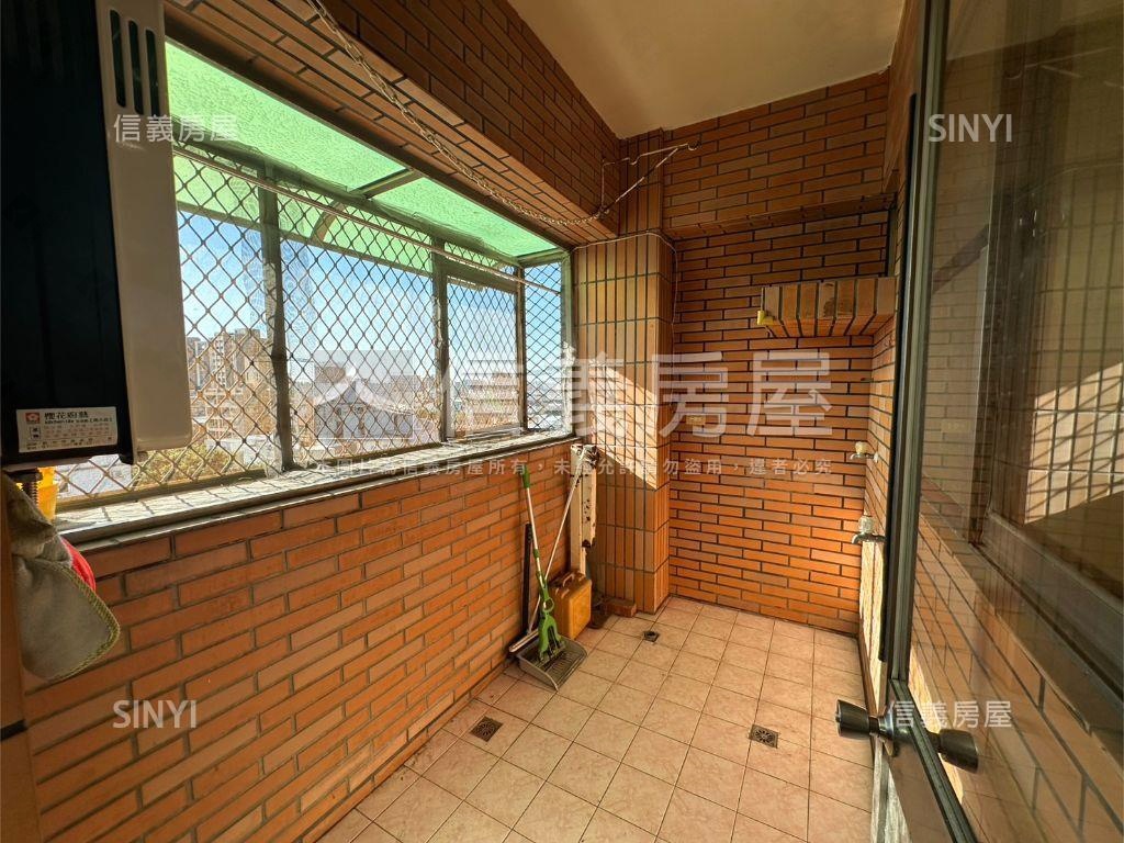 近園區培英建華三房車位房屋室內格局與周邊環境