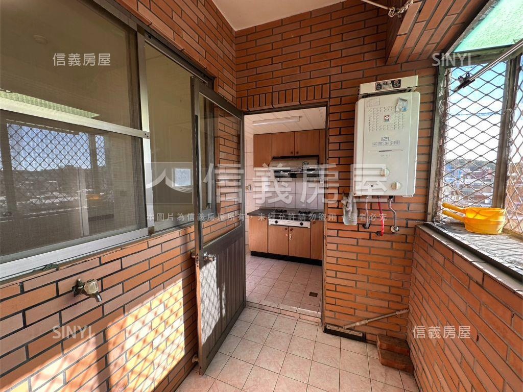 近園區培英建華三房車位房屋室內格局與周邊環境