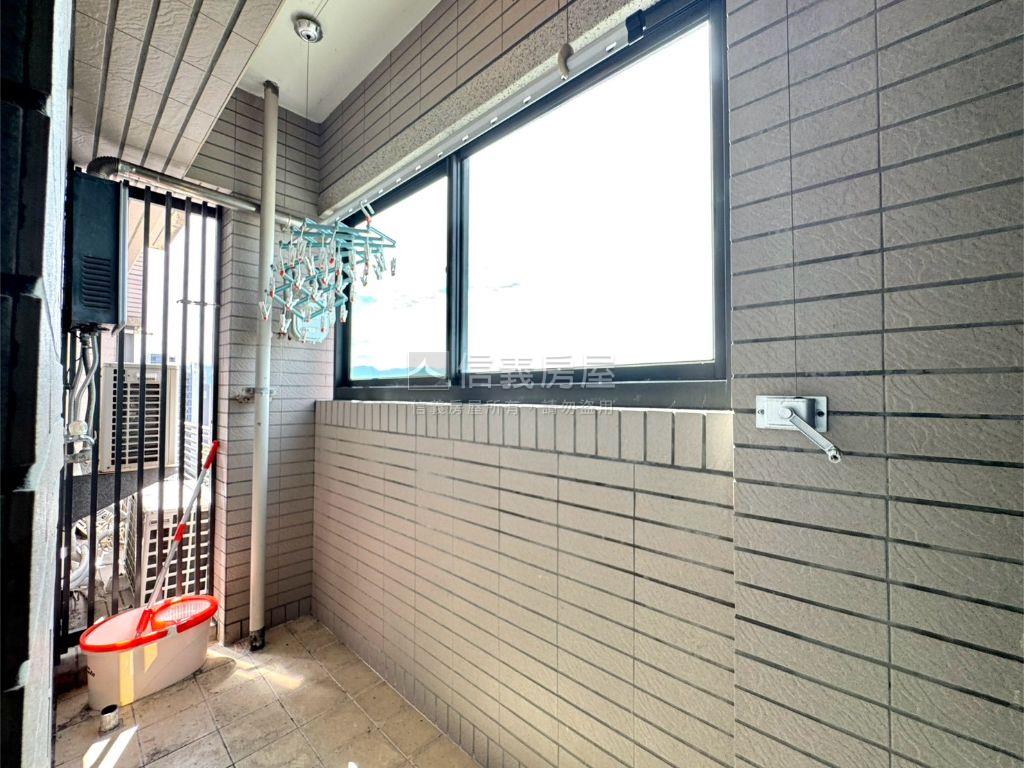新光國小三房平車次頂樓房屋室內格局與周邊環境