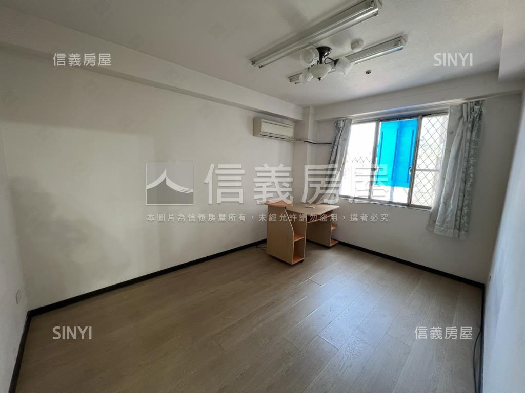 中正路景觀三房先看這間房屋室內格局與周邊環境