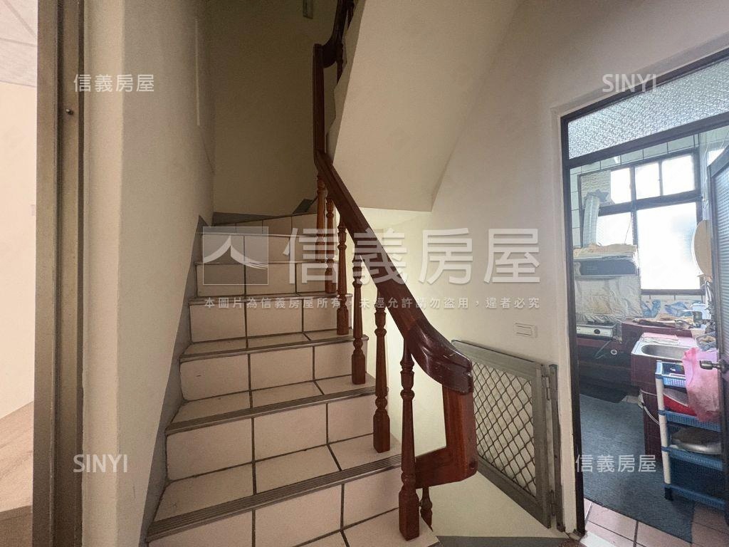 新婚首購孝親竹東臨路透天房屋室內格局與周邊環境