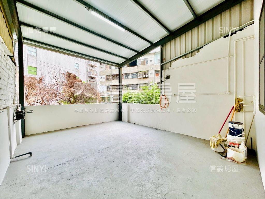 文心路捷運裝潢優質店面讚房屋室內格局與周邊環境