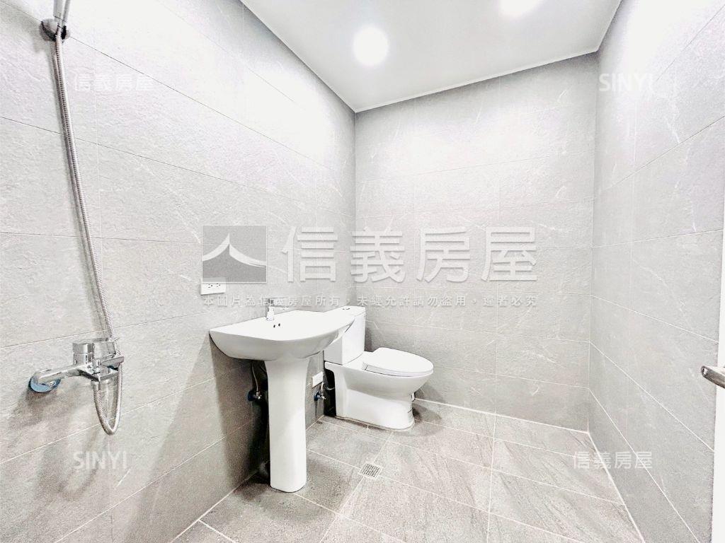 文心路捷運裝潢優質店面讚房屋室內格局與周邊環境