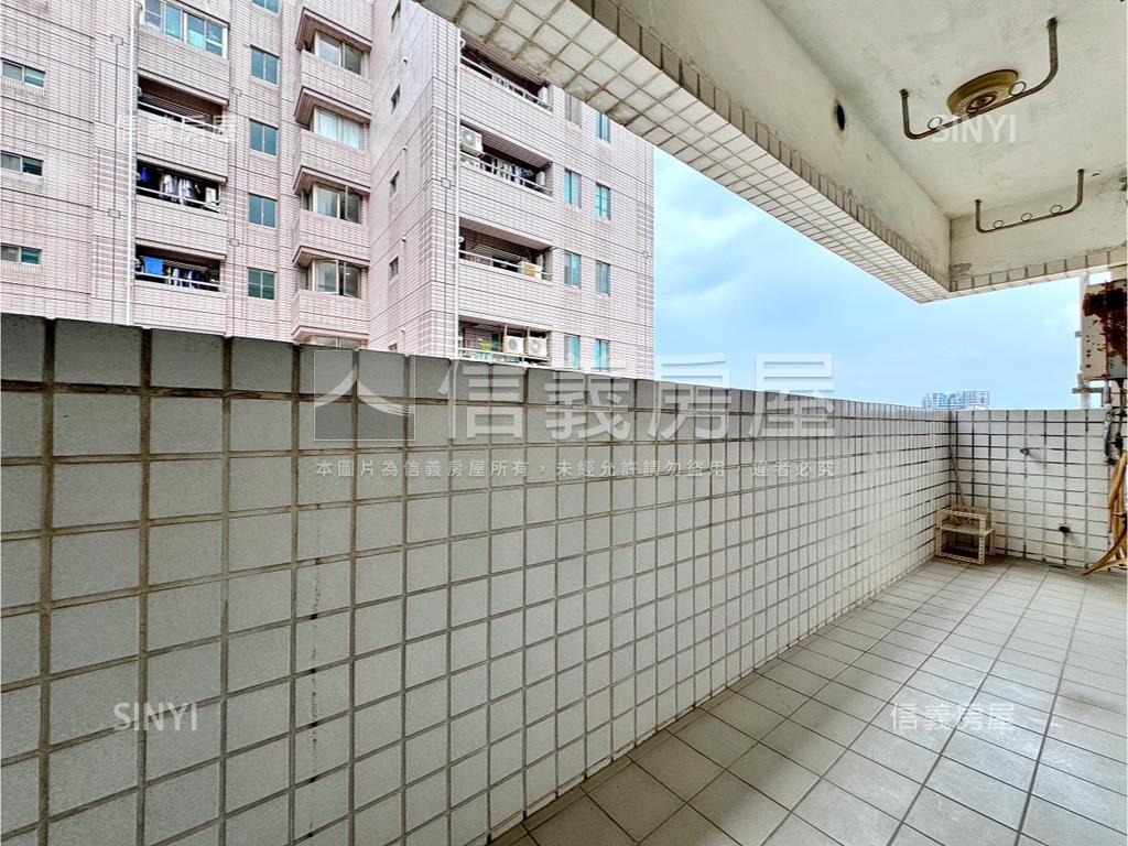 新案巨蛋首排景觀三房車位房屋室內格局與周邊環境