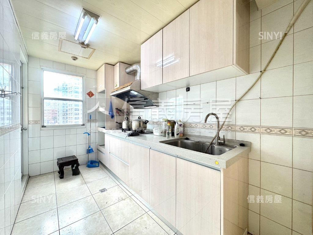 Ａ！白金漢宮３房１室房屋室內格局與周邊環境