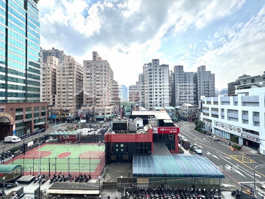 Ａ！白金漢宮３房１室房屋室內格局與周邊環境