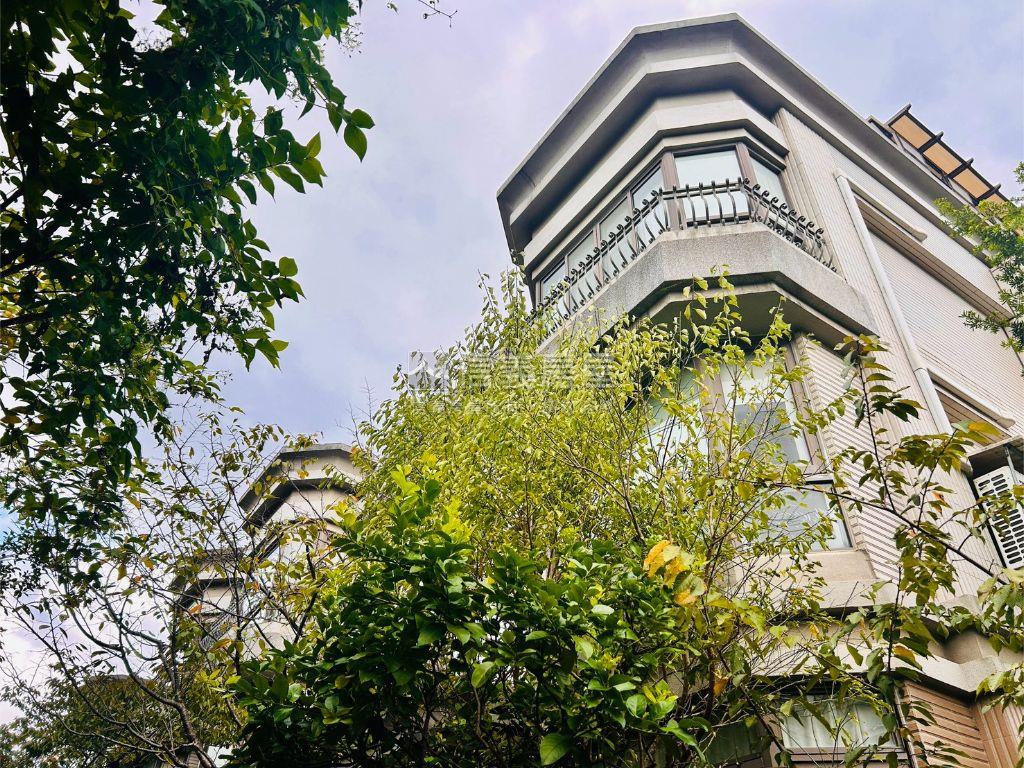 稀有法國小鎮庭院戶釋出房屋室內格局與周邊環境