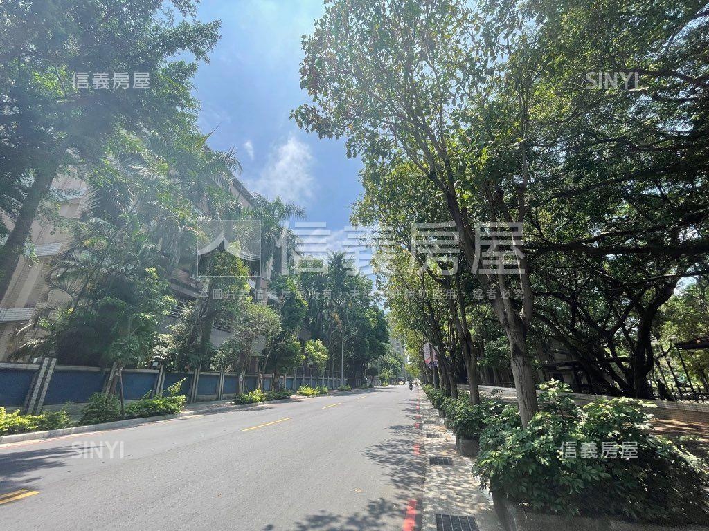 比漾仁愛高樓標格三房車位房屋室內格局與周邊環境