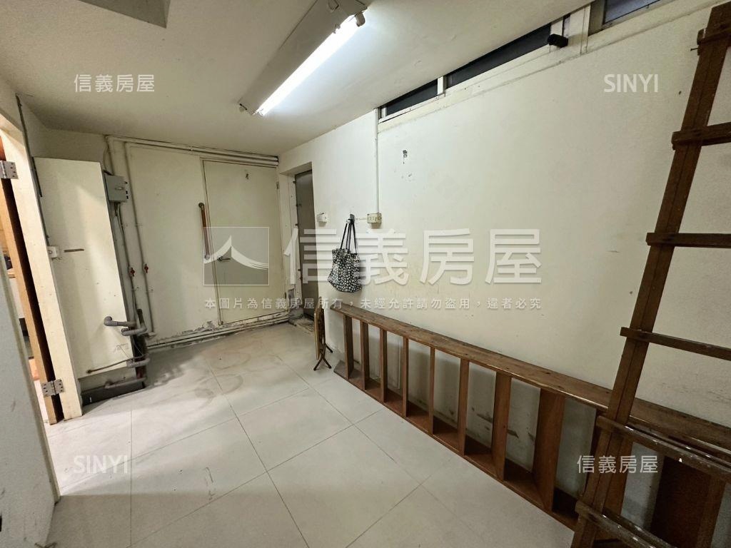 專任～Ｋ８站新和旁店辦房屋室內格局與周邊環境