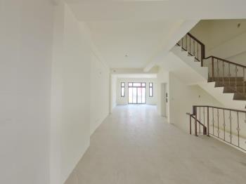 近自強屈臣氏店住