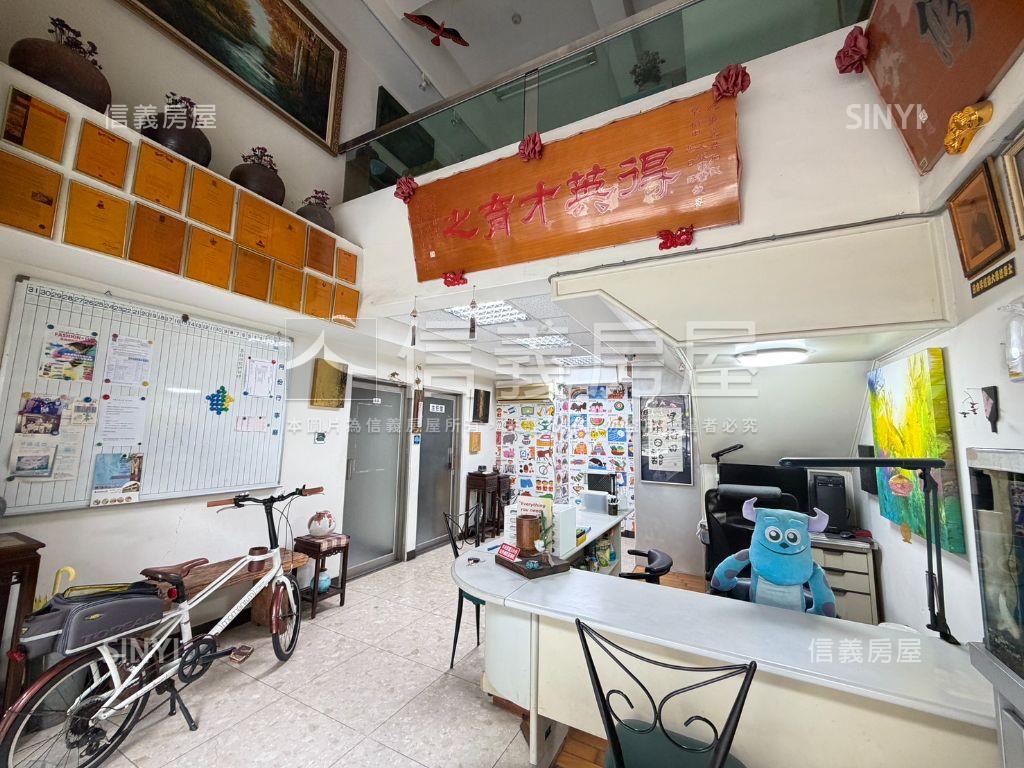 大面寬破百坪臨路金店面房屋室內格局與周邊環境