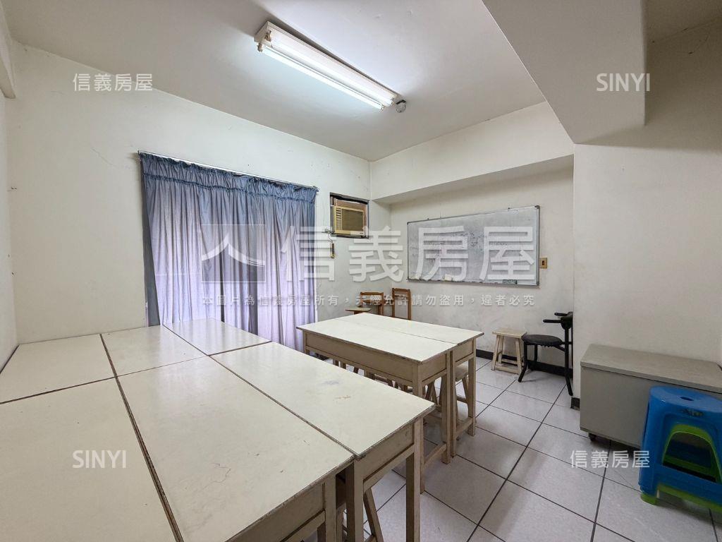 大面寬破百坪臨路金店面房屋室內格局與周邊環境