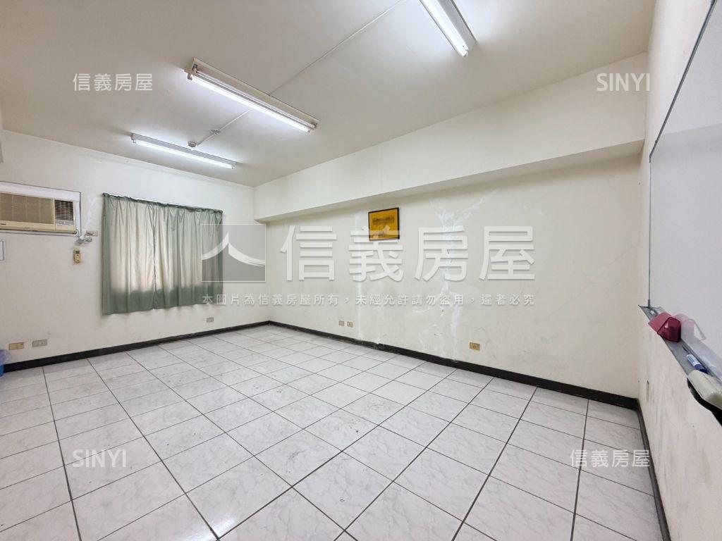 大面寬破百坪臨路金店面房屋室內格局與周邊環境