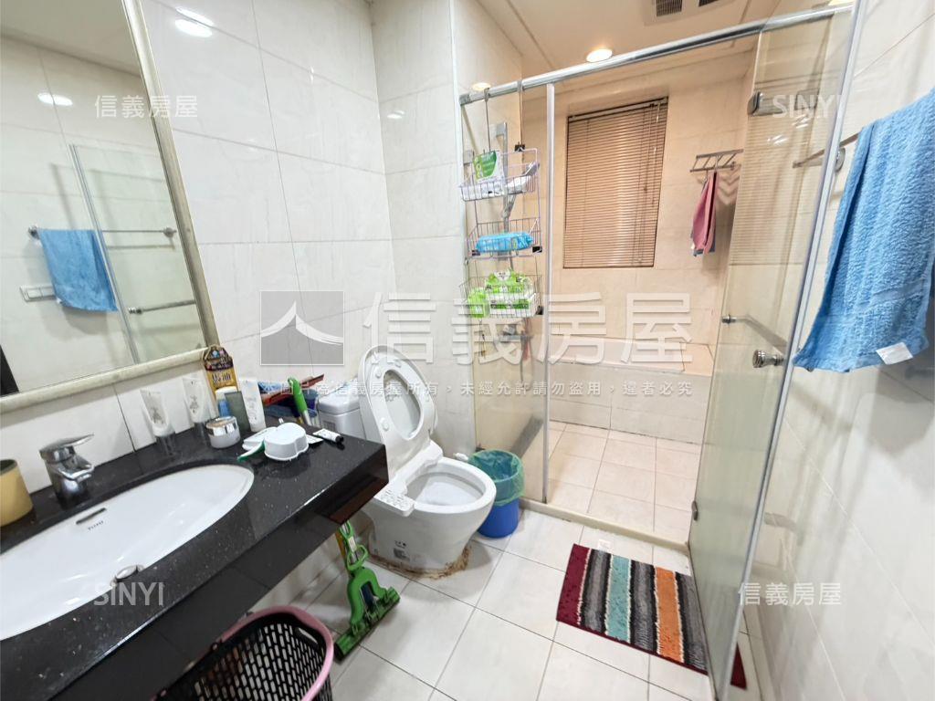 近台北橋捷運電梯３房車房屋室內格局與周邊環境