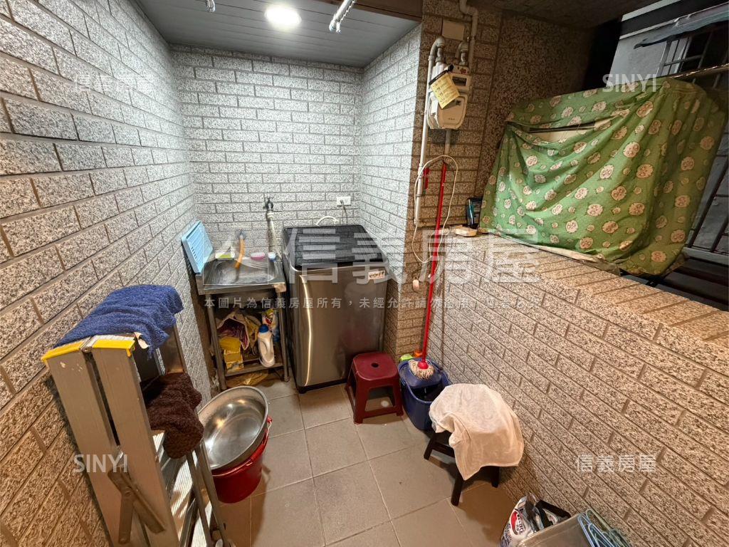 近台北橋捷運電梯３房車房屋室內格局與周邊環境