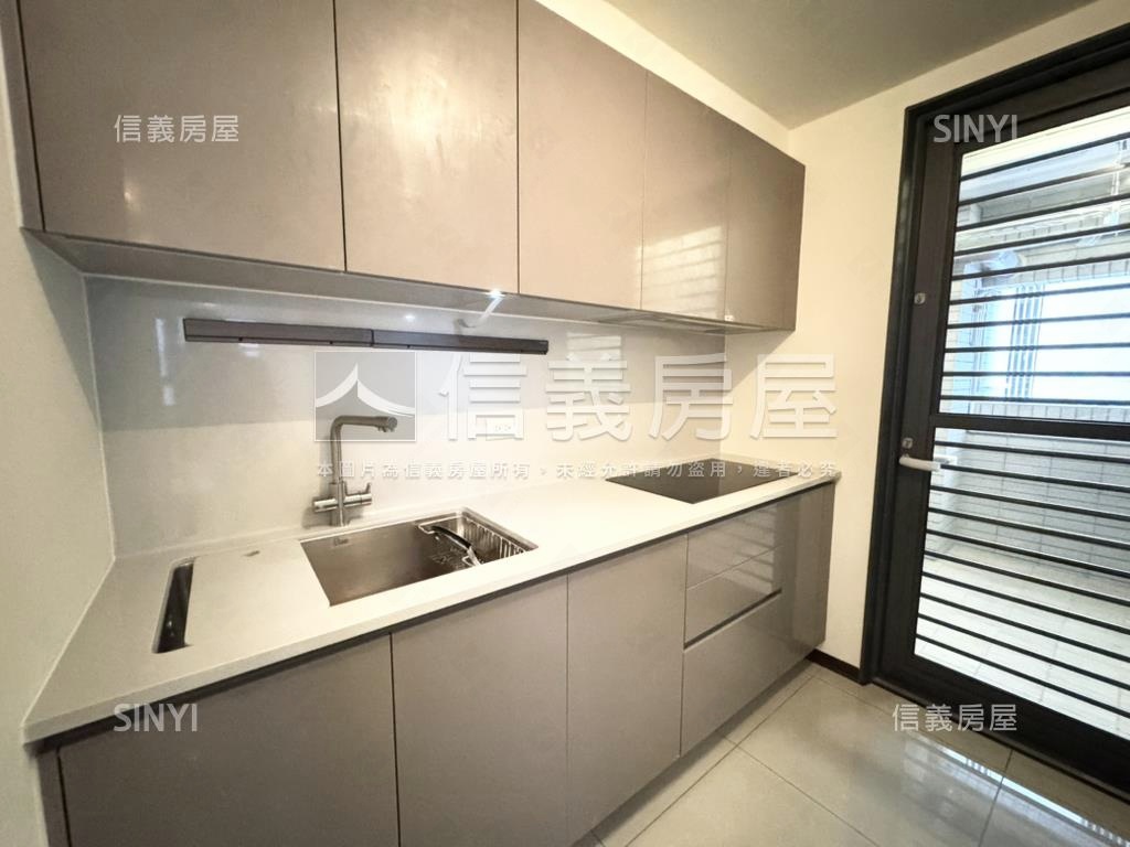全新湖濱城高樓２房平車房屋室內格局與周邊環境