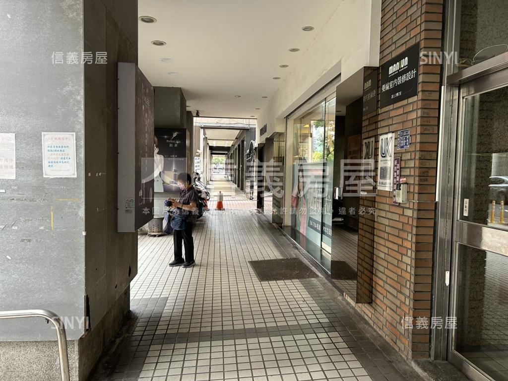 正文心路面寬約１１米店面房屋室內格局與周邊環境