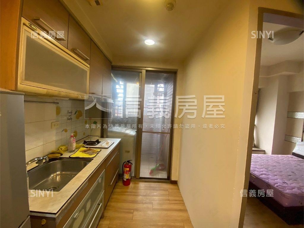 藝文特區亞曼尼套房車位房屋室內格局與周邊環境