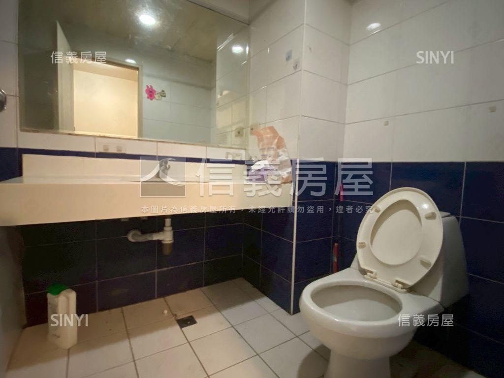 藝文特區亞曼尼套房車位房屋室內格局與周邊環境