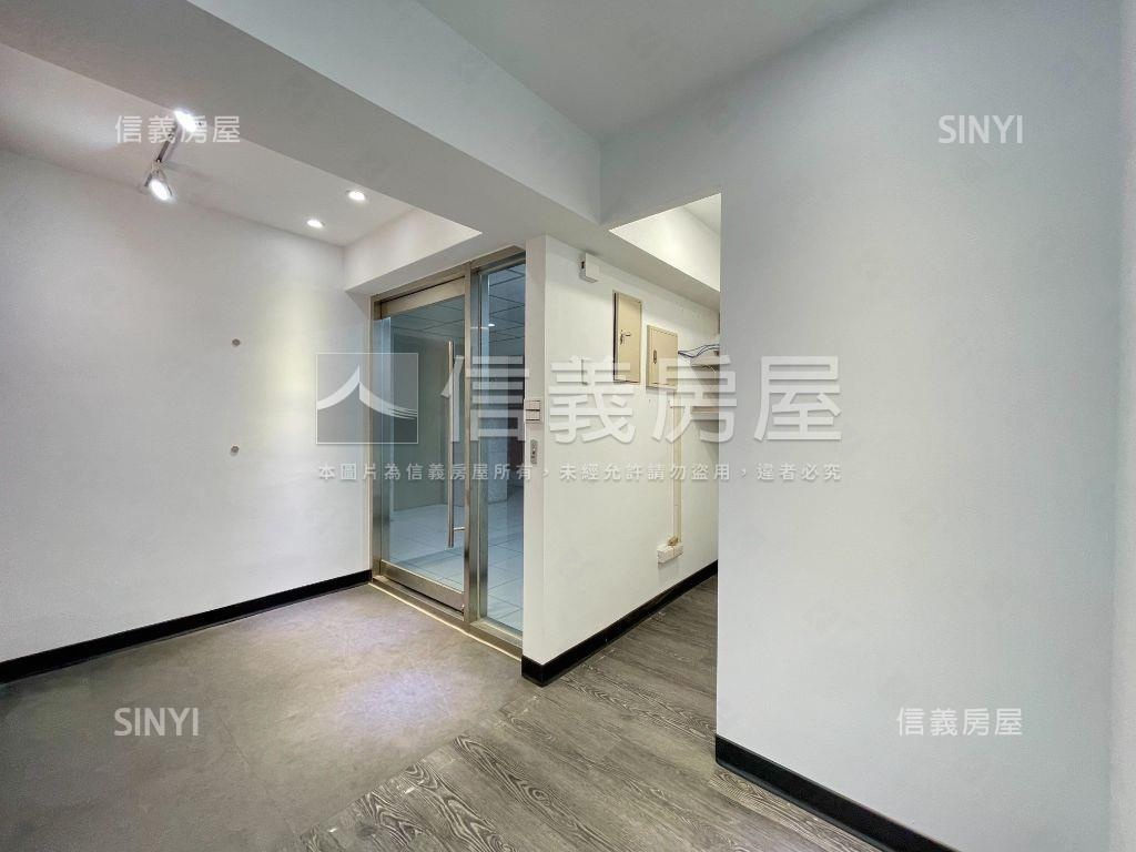 近捷運電梯美妝辦公房屋室內格局與周邊環境