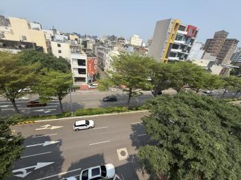 光明六路電梯角間透店