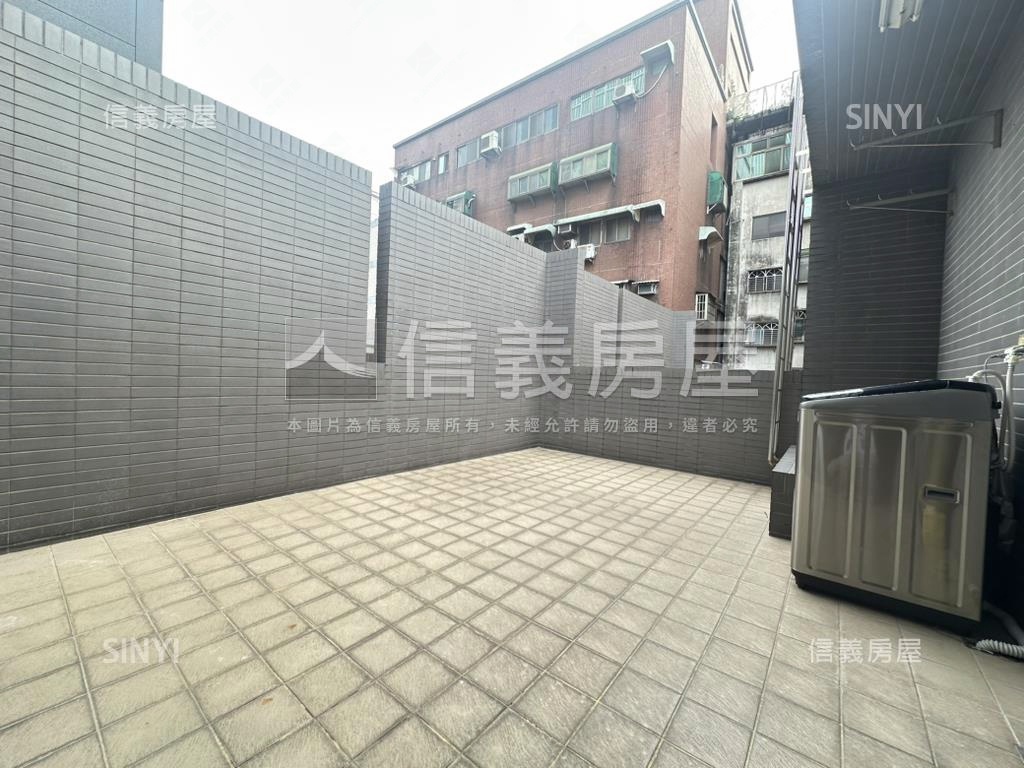 臻藏－回建築金牌住店房屋室內格局與周邊環境