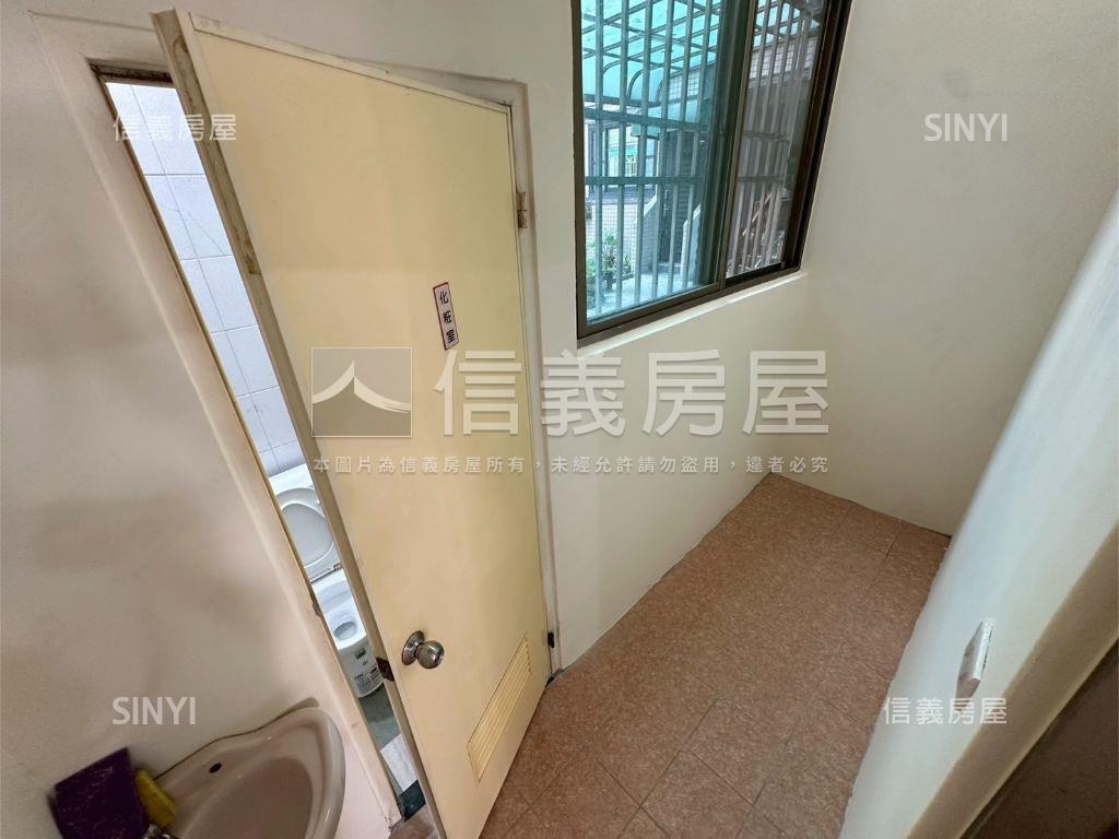 近捷運店面工作室屋況佳房屋室內格局與周邊環境