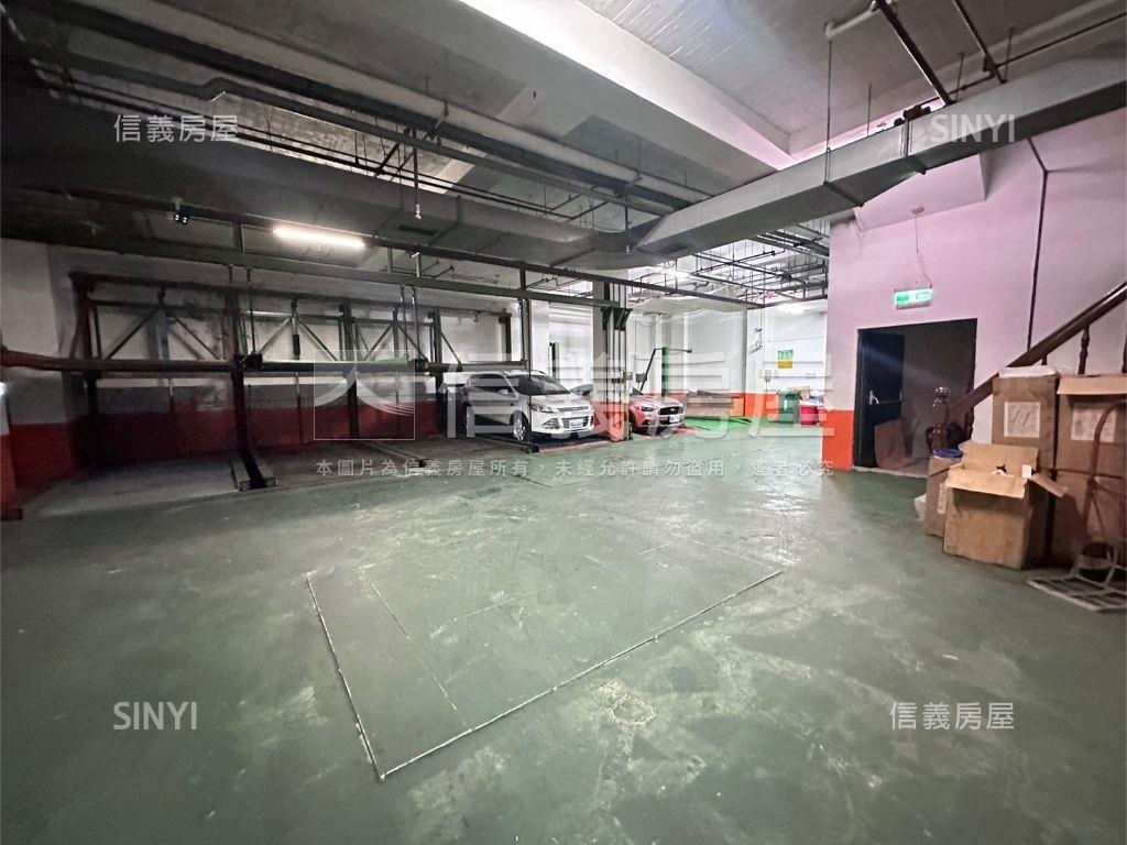 近捷運店面工作室屋況佳房屋室內格局與周邊環境