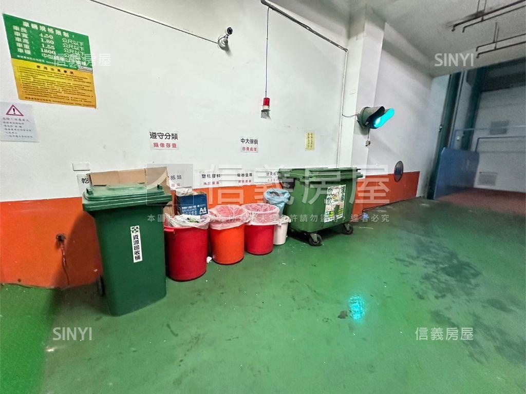 近捷運店面工作室屋況佳房屋室內格局與周邊環境