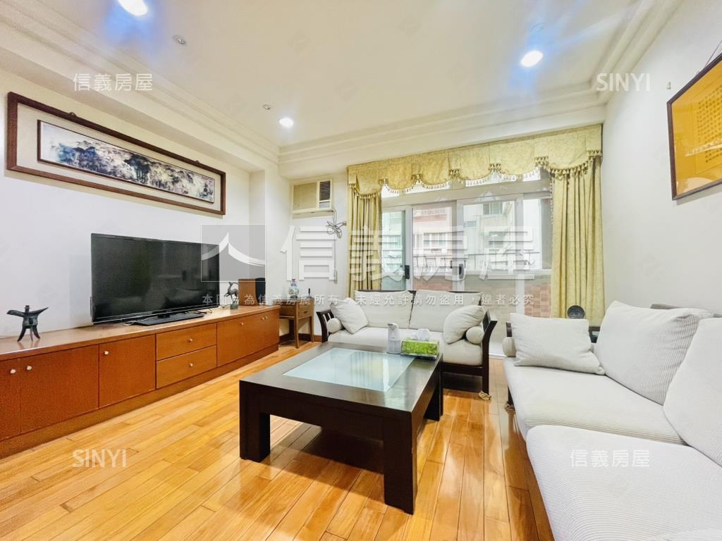 仁愛首璽三房車位房屋室內格局與周邊環境