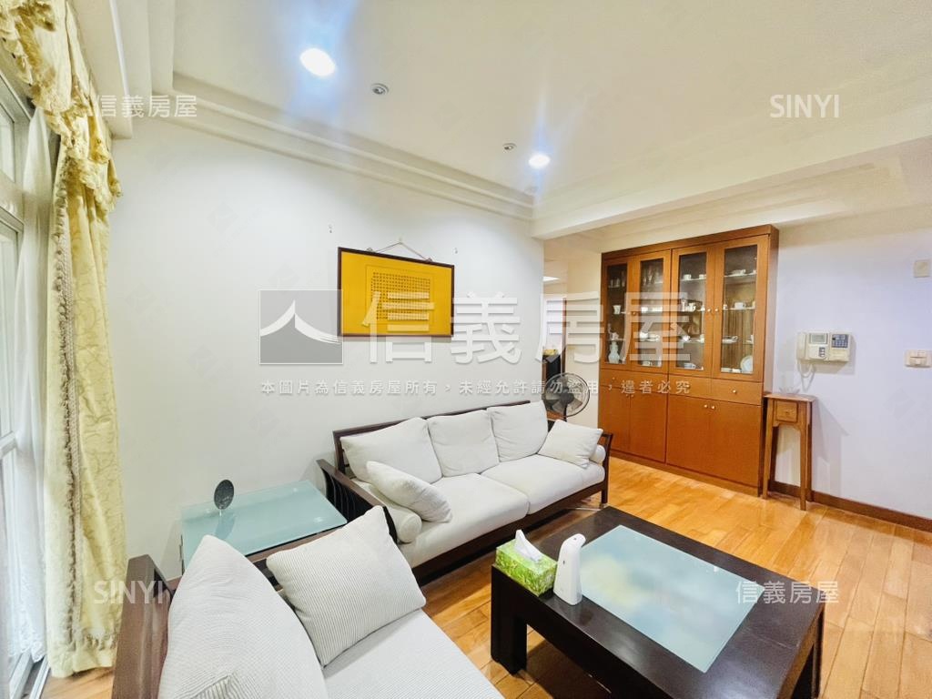 仁愛首璽三房車位房屋室內格局與周邊環境