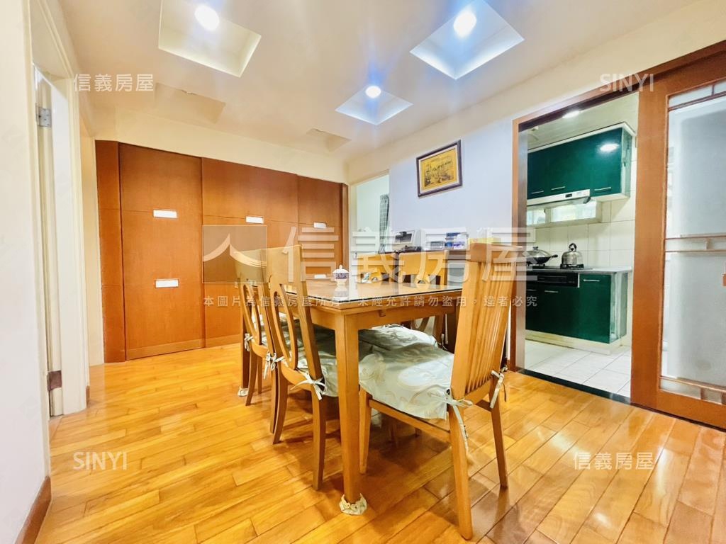 仁愛首璽三房車位房屋室內格局與周邊環境