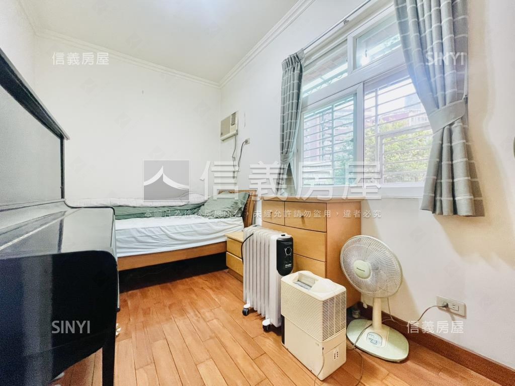 仁愛首璽三房車位房屋室內格局與周邊環境