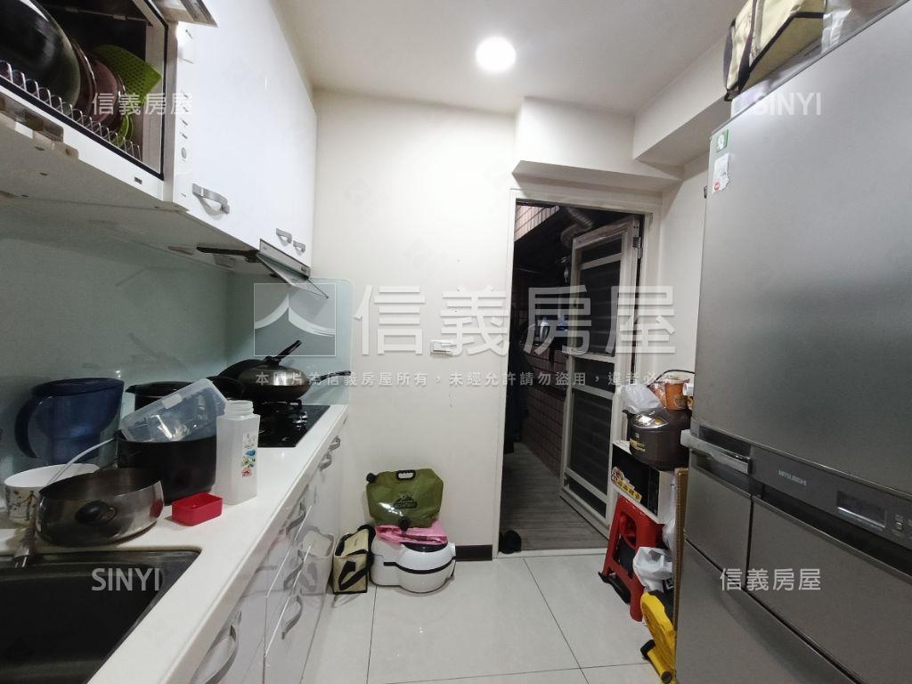 板橋新都市電梯三房房屋室內格局與周邊環境