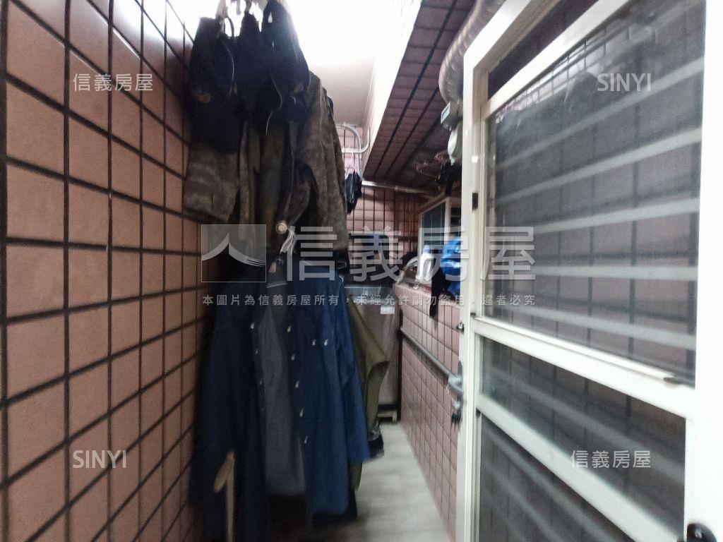 板橋新都市電梯三房房屋室內格局與周邊環境